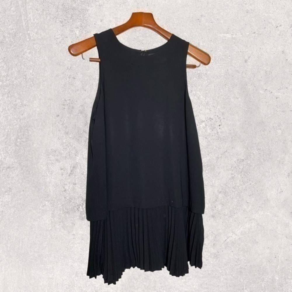 Theory black, sleeveless, back zip pleated bottom tunic top. Size S